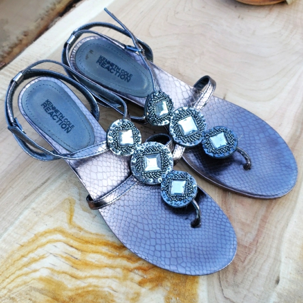 Kenneth Cole Reaction Wedges Metallic Jeweled Medallion Sandals 9.5
